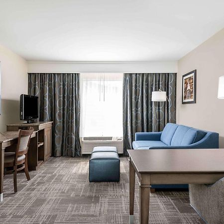 Hampton Inn & Suites Chapel Hill/Durham Exterior photo