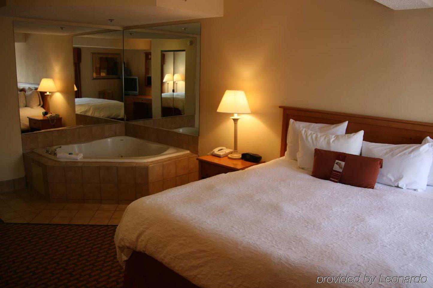Hampton Inn & Suites Chapel Hill/Durham Room photo