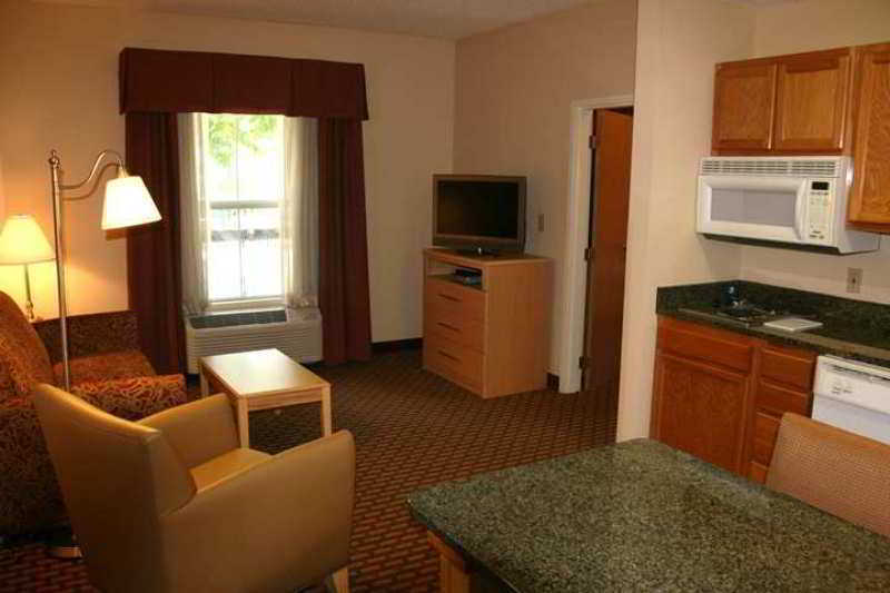 Hampton Inn & Suites Chapel Hill/Durham Room photo